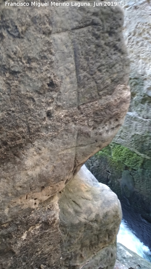 Molinos de Casas Nuevas - Molinos de Casas Nuevas. Cruces del vano de la puerta del Molino Sur que da hacia el Molino Norte