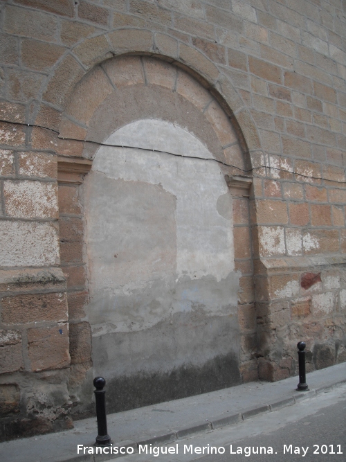 Iglesia de Ntra Sra de la Paz - Iglesia de Ntra Sra de la Paz. Portada cegada