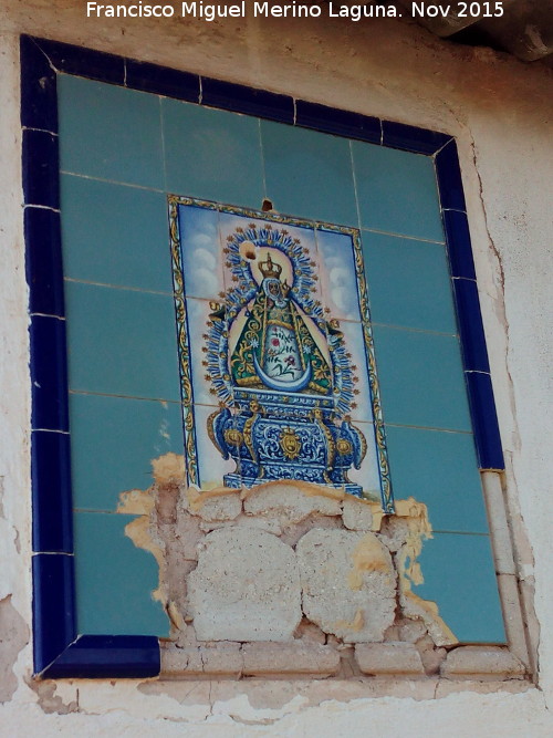 Castillo de la Aragonesa - Castillo de la Aragonesa. Azulejos de la Virgen de la Cabeza en la cortijada adosada