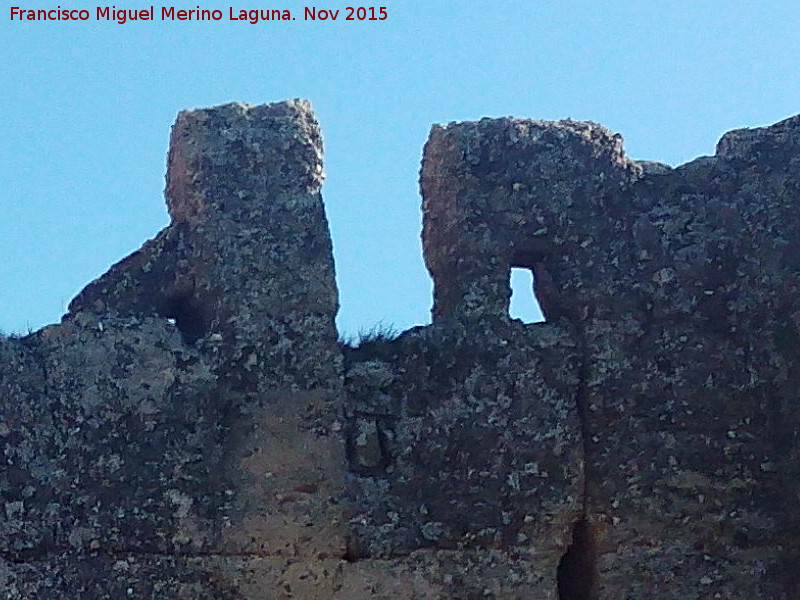 Castillo de la Aragonesa - Castillo de la Aragonesa. Resto de almena y aspillera