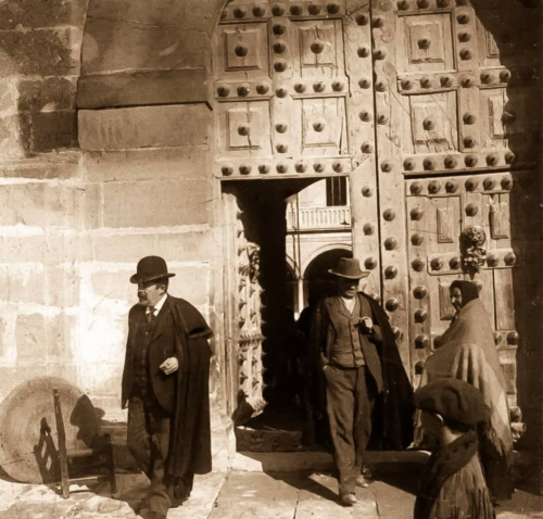 Hospital de Santiago. Fachada - Hospital de Santiago. Fachada. Foto 1904 de Arturo Cerd y Rico