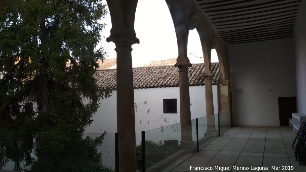 Hospital de Santiago. Patios Laterales - Hospital de Santiago. Patios Laterales. Galera alta del patio derecho