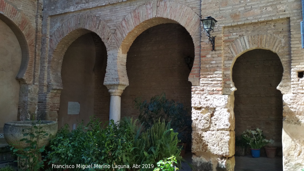 Iglesia de Santa Mara de la Granada - Iglesia de Santa Mara de la Granada. Arcos