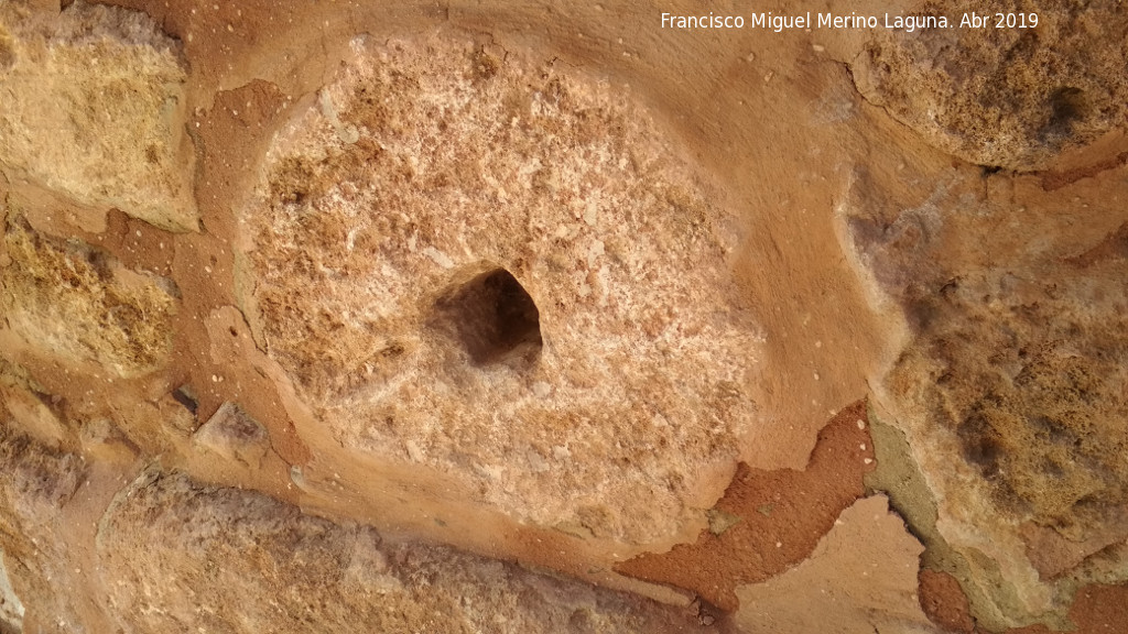 Muralla de Niebla. Puerta del Agujero - Muralla de Niebla. Puerta del Agujero. Fuste de columna reutilizado