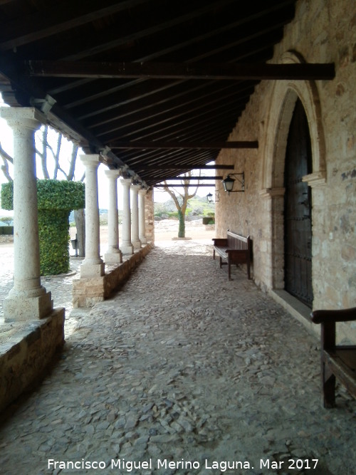 Ermita de Alarcos - Ermita de Alarcos. Porche