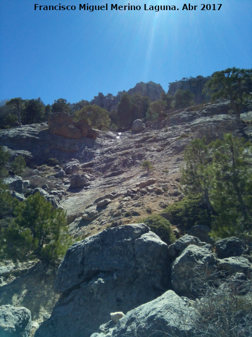 Morra de la Osa - Morra de la Osa. Paredes rocosas de la ladera noroeste