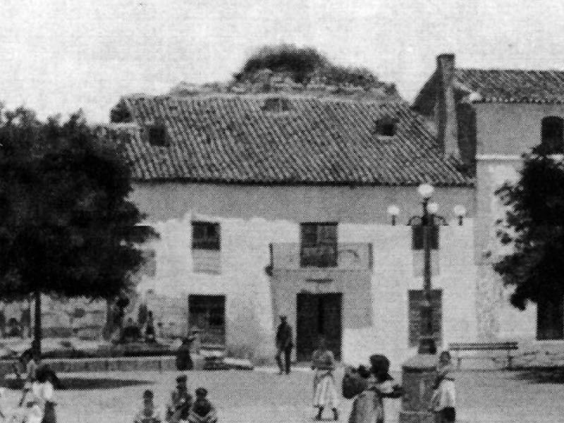 Castillo de la Floresta - Castillo de la Floresta. Torre del Homenaje detrs de la casa del fondo. 1908