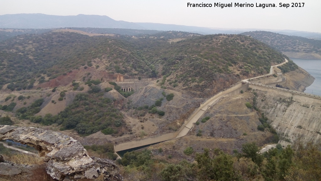 Trincheras del Cerro del Poblado de Confederacin - Trincheras del Cerro del Poblado de Confederacin. Puesto de tiro y pantano