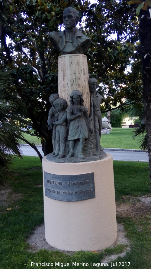 Monumento a Marcelino Champagnat - Monumento a Marcelino Champagnat. 