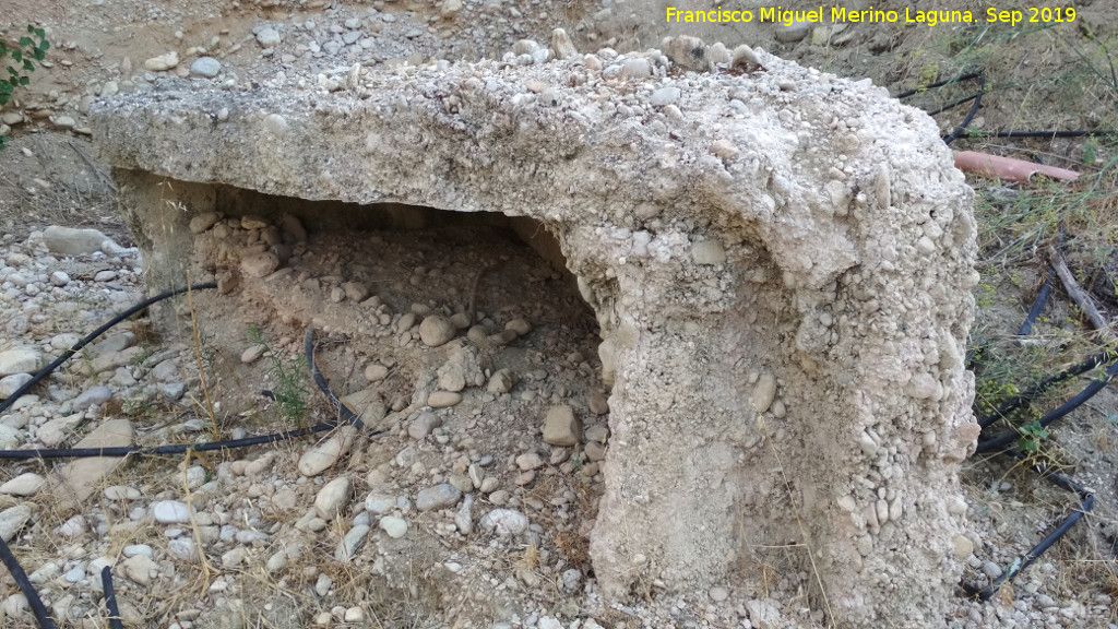 Acueducto de Santo Tom - Acueducto de Santo Tom. Posible resto de cisterna
