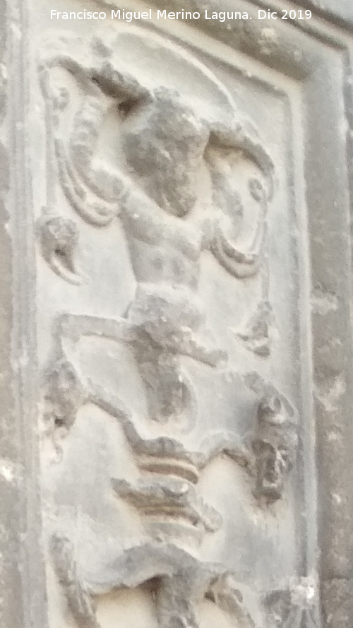 Sacra Capilla de El Salvador del Mundo - Sacra Capilla de El Salvador del Mundo. Detalle de la Portada de Santiago