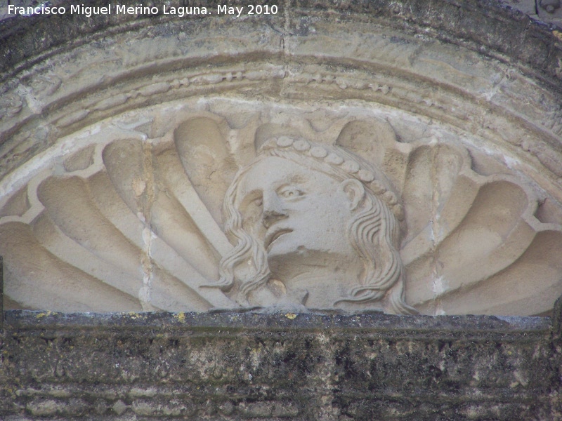 Casa de Las Torres - Casa de Las Torres. Rostro femenino sobre la ventana derecha