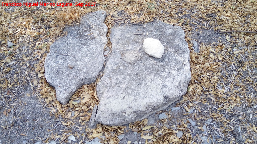 Cortijo de la Pea - Cortijo de la Pea. Piedra de molino