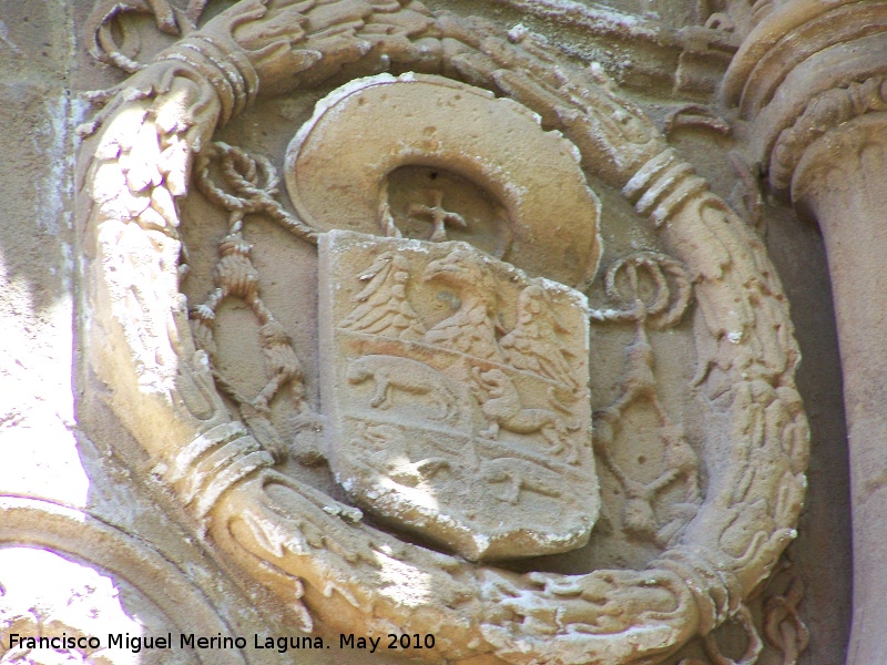 Iglesia de Santo Domingo - Iglesia de Santo Domingo. Escudo derecho del Obispo Esteban Gabriel Merino