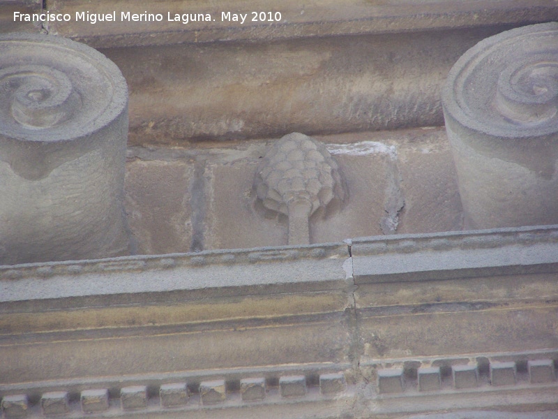 Palacio de los Medinilla - Palacio de los Medinilla. Decoracin del frontn central derecho