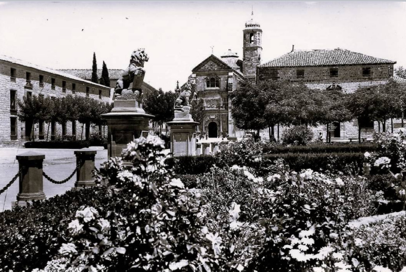 Plaza Vzquez de Molina - Plaza Vzquez de Molina. Foto antigua