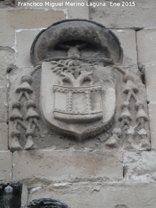 Iglesia de San Nicols de Bari - Iglesia de San Nicols de Bari. Escudo del Alonso Surez de la Fuente del Sauce