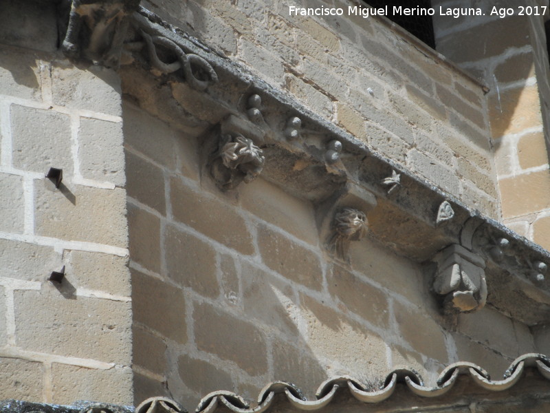 Iglesia de San Pablo - Iglesia de San Pablo. Canecillos de la cornisa