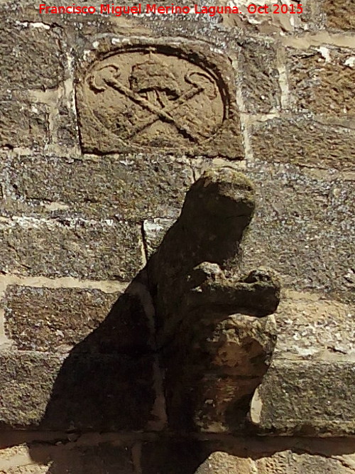 Iglesia de San Pedro - Iglesia de San Pedro. Escudo de San Pedro y len