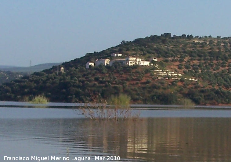 Cortijada del Llano de la Marquesa - Cortijada del Llano de la Marquesa. Con las aguas del Pantano de Giribaile