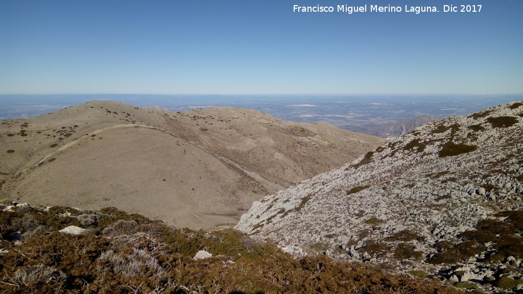 Cerro las Crceles - Cerro las Crceles. Desde la ladera del Mgina