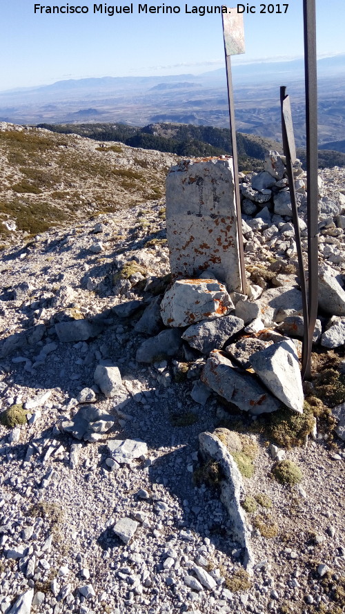 Mgina - Mgina. Cumbre del cerro entre Pea Jan y Mgina