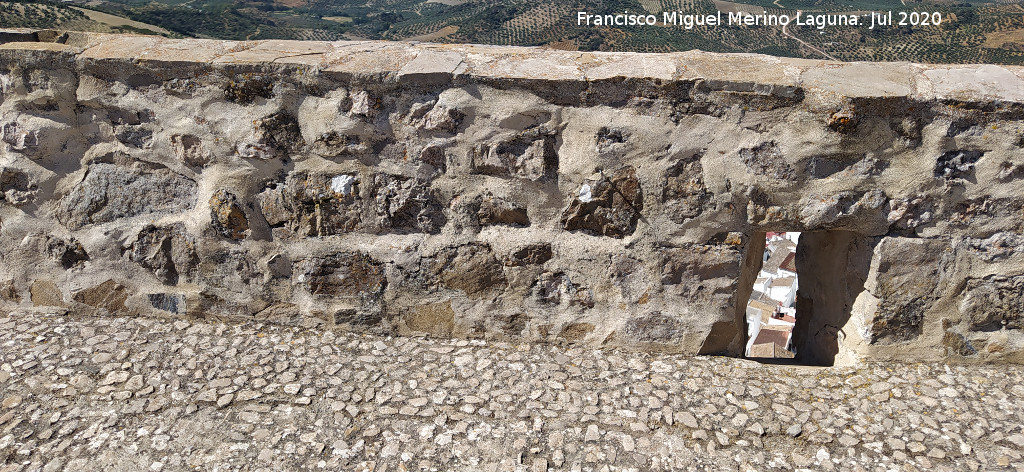 Castillo de Olvera - Castillo de Olvera. Parapeto y saetera en la azotea de la Torre del Homenaje