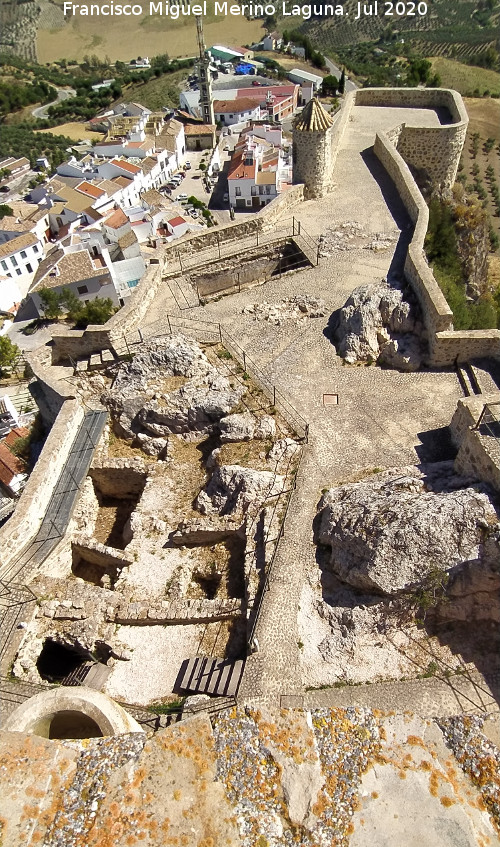 Castillo de Olvera - Castillo de Olvera. Plaza de Armas