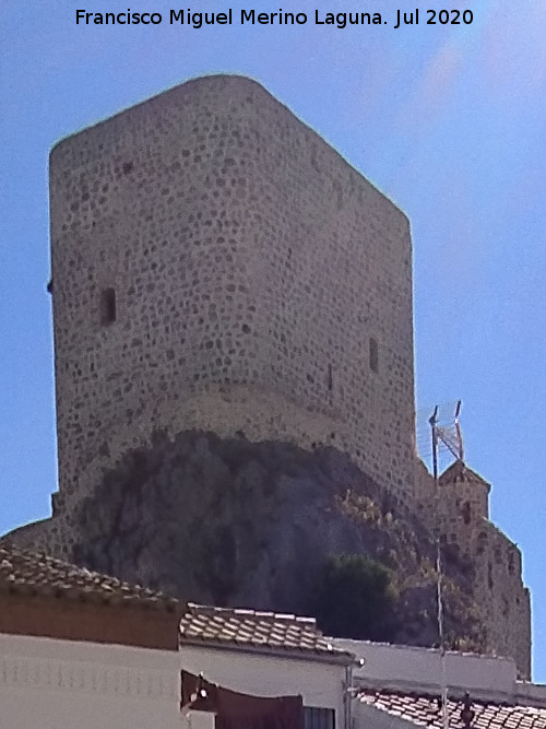 Castillo de Olvera - Castillo de Olvera. Desde la Plaza de la Iglesia