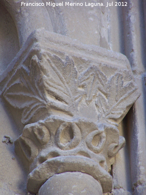 Iglesia de San Pablo. Portada de los Carpinteros - Iglesia de San Pablo. Portada de los Carpinteros. Capitel