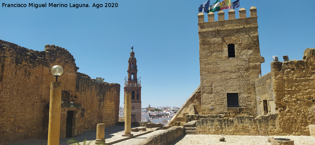 Alc�zar de la Puerta de Sevilla - Alc�zar de la Puerta de Sevilla. Patio de Armas y Torre del Homenaje