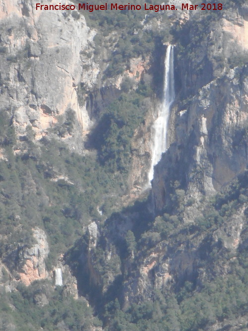 Cascada Segunda de la Osera - Cascada Segunda de la Osera. Abajo a la izquierda la Cascada Segunda de la Osera y a la derecha la Gran Cascada de la Osera