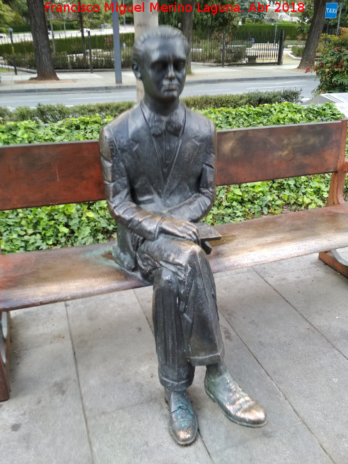 Federico Garca Lorca - Federico Garca Lorca. Escultura en el Bulevar de la Avenida de la Constitucin - Granada