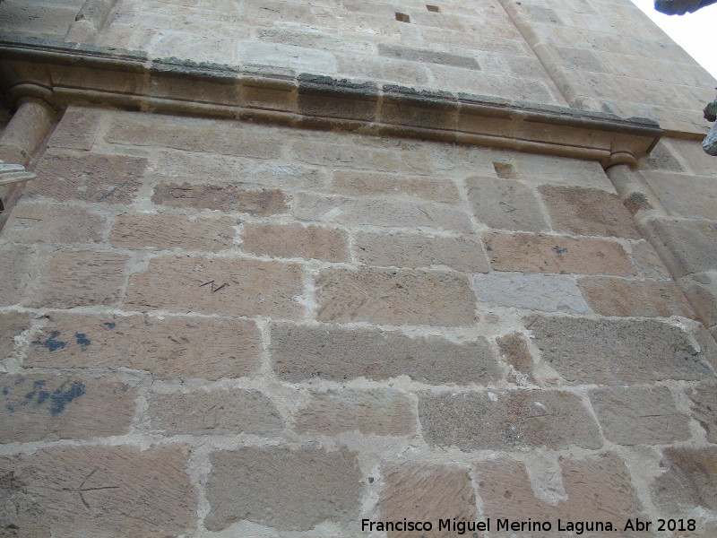 Catedral Vieja. Torre de las Campanas - Catedral Vieja. Torre de las Campanas. Marcas de cantero