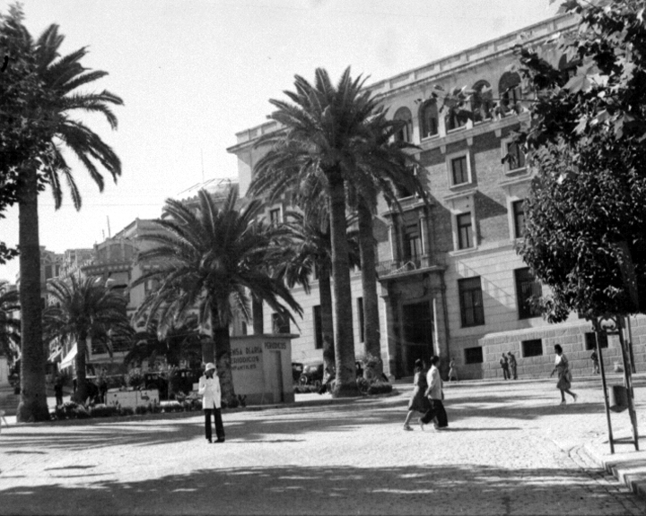 Edificio de Hacienda - Edificio de Hacienda. Foto antigua