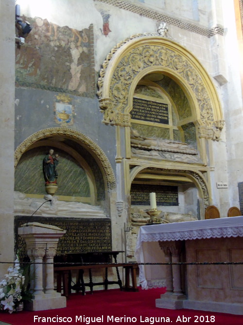 Catedral Vieja. Capilla Mayor - Catedral Vieja. Capilla Mayor. Sepulcros