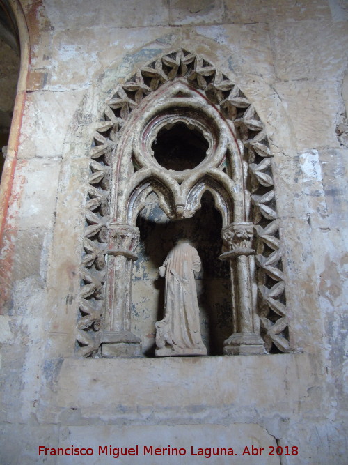 Catedral Vieja. Claustro - Catedral Vieja. Claustro. Hornacina del ala este