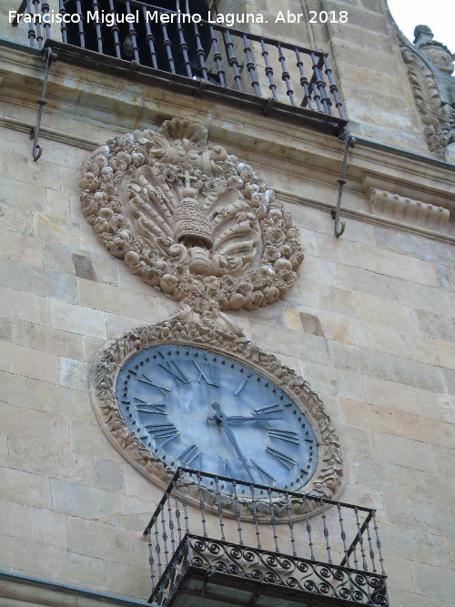 Escuelas Mayores. Patio - Escuelas Mayores. Patio. Reloj