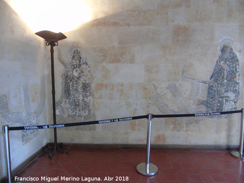 Escuelas Mayores. Patio - Escuelas Mayores. Patio. Frescos en la esquina oeste de la galera alta norte