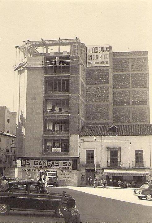 Edificio de Tejidos Gangas - Edificio de Tejidos Gangas. Foto antigua. Construyndose.