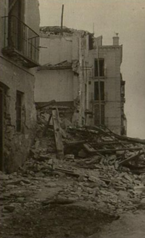 Plaza de San Ildefonso - Plaza de San Ildefonso. Bombardeo de Jan 1937