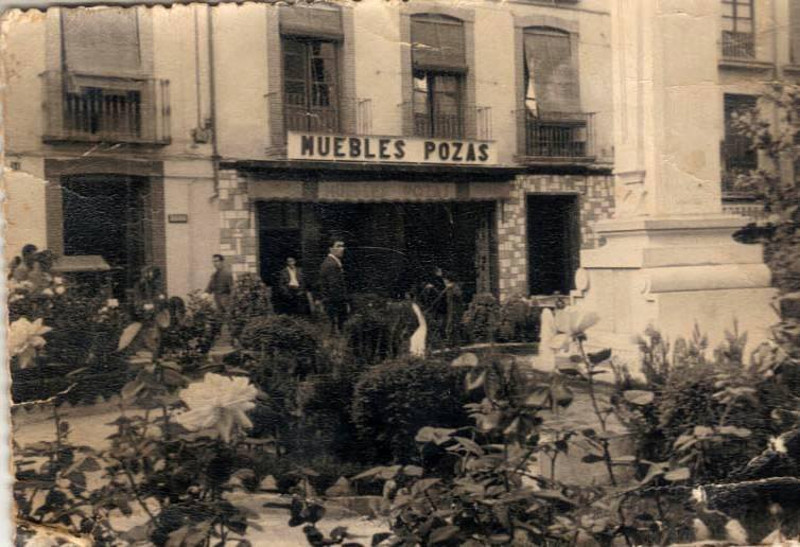 Plaza de San Ildefonso - Plaza de San Ildefonso. Foto antigua. Muebles Pozas