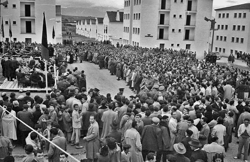 Plaza de la Igualdad - Plaza de la Igualdad. Inauguracin de las viviendas de Peamefcit, ao 1954