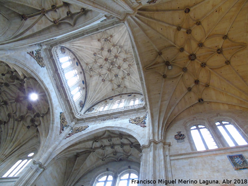 Convento de San Esteban. Iglesia - Convento de San Esteban. Iglesia. Crucero