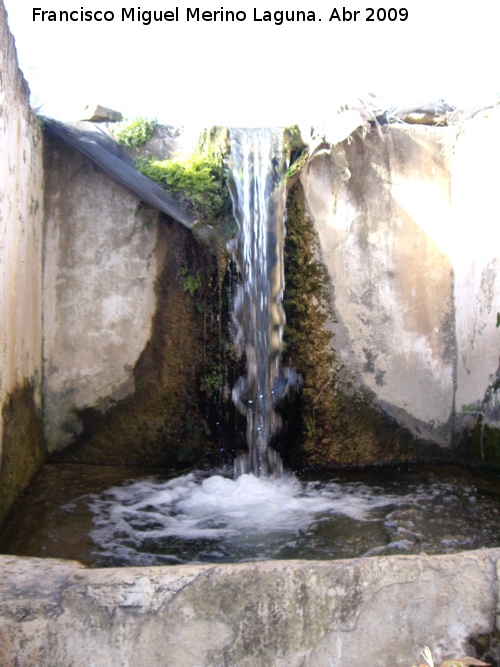 Estanque de Pedro Malena - Estanque de Pedro Malena. Rebosadero del estanque que alimenta una acequia de riego