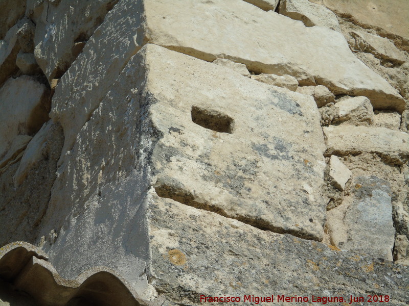 Yacimiento romano de Torrealczar - Yacimiento romano de Torrealczar. Sillar romano reutilizado en la Torre del Alczar