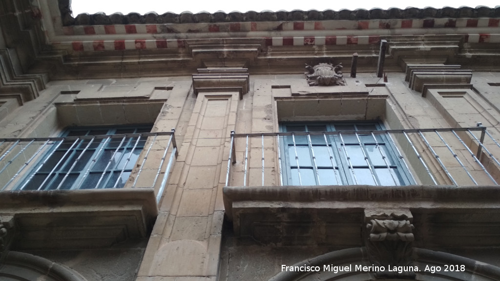 Convento de la Merced - Convento de la Merced. Cornisa del claustro