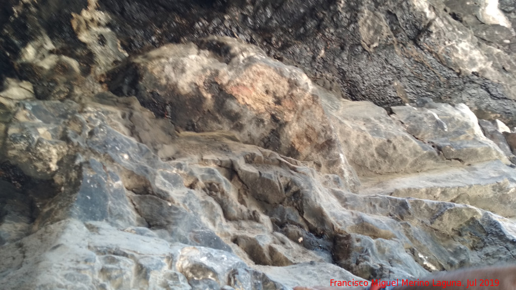 Petroglifos de la Cueva de la Tinaja - Petroglifos de la Cueva de la Tinaja. Suelo