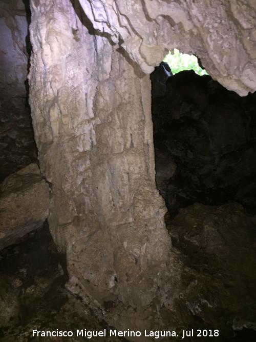 Cueva neoltica de los Corzos - Cueva neoltica de los Corzos. Columna