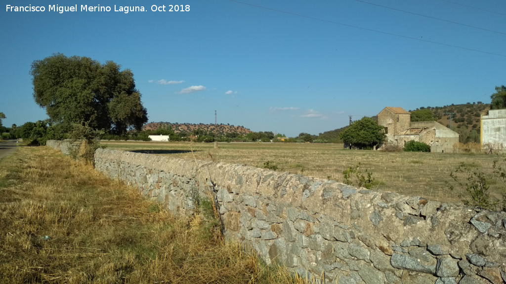 Cortijo de Lucas Guilln - Cortijo de Lucas Guilln. Albarrada de piedra